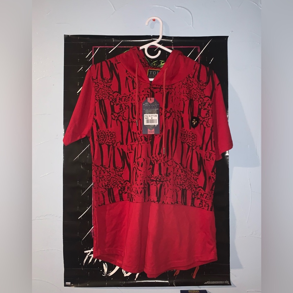 T-shirt with a hoodie.